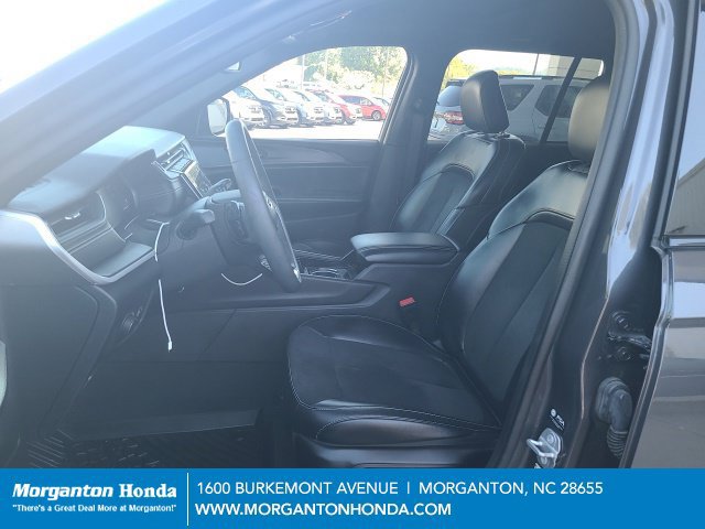 Used 2023 Jeep Grand Cherokee Altitude AWD/4WD image 17