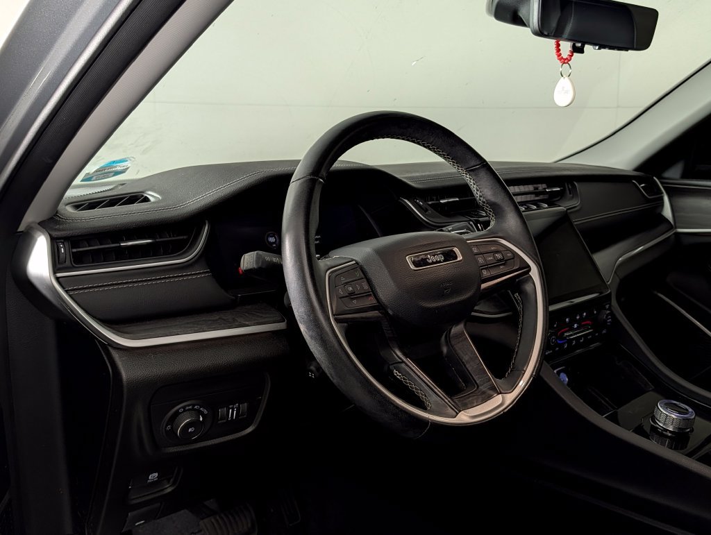Used 2022 Jeep Grand Cherokee Limited w/ Luxury Tech Group II RWD image 5