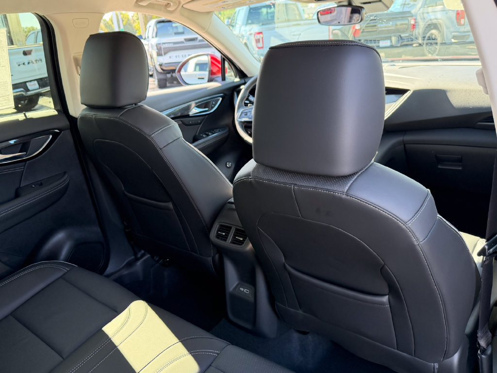 Used 2023 Buick Envision Essence AWD/4WD image 16