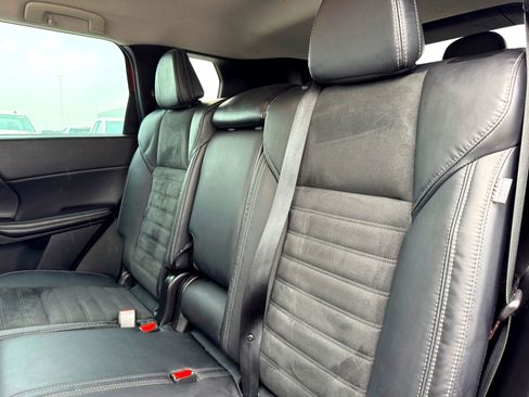 Used 2022 Mitsubishi Outlander SE image 16