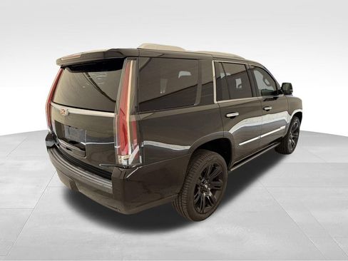 Used 2018 Cadillac Escalade Platinum AWD/4WD image 6