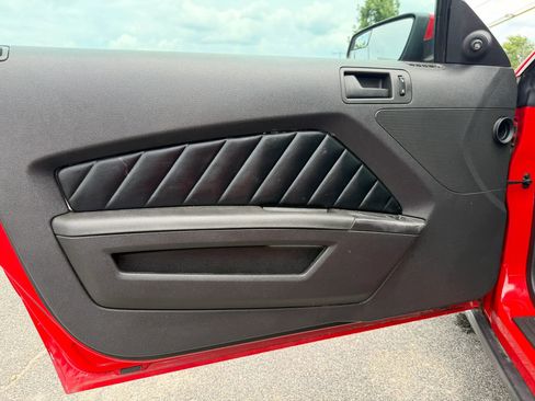 Used 2011 Ford Mustang GT RWD image 13