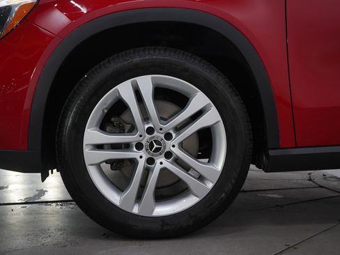 Used 2019 Mercedes-Benz GLA 250 4MATIC w/ Premium Package image 31