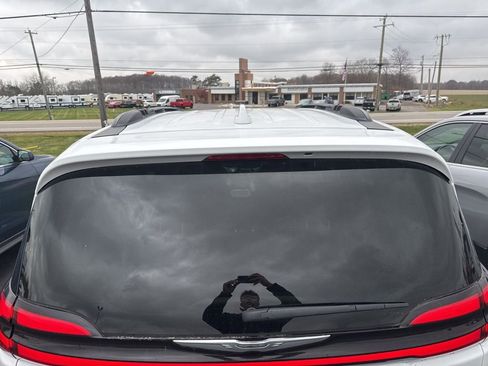 Used 2022 Chrysler Pacifica Limited image 38