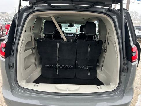 Certified 2022 Chrysler Pacifica Touring-L image 19