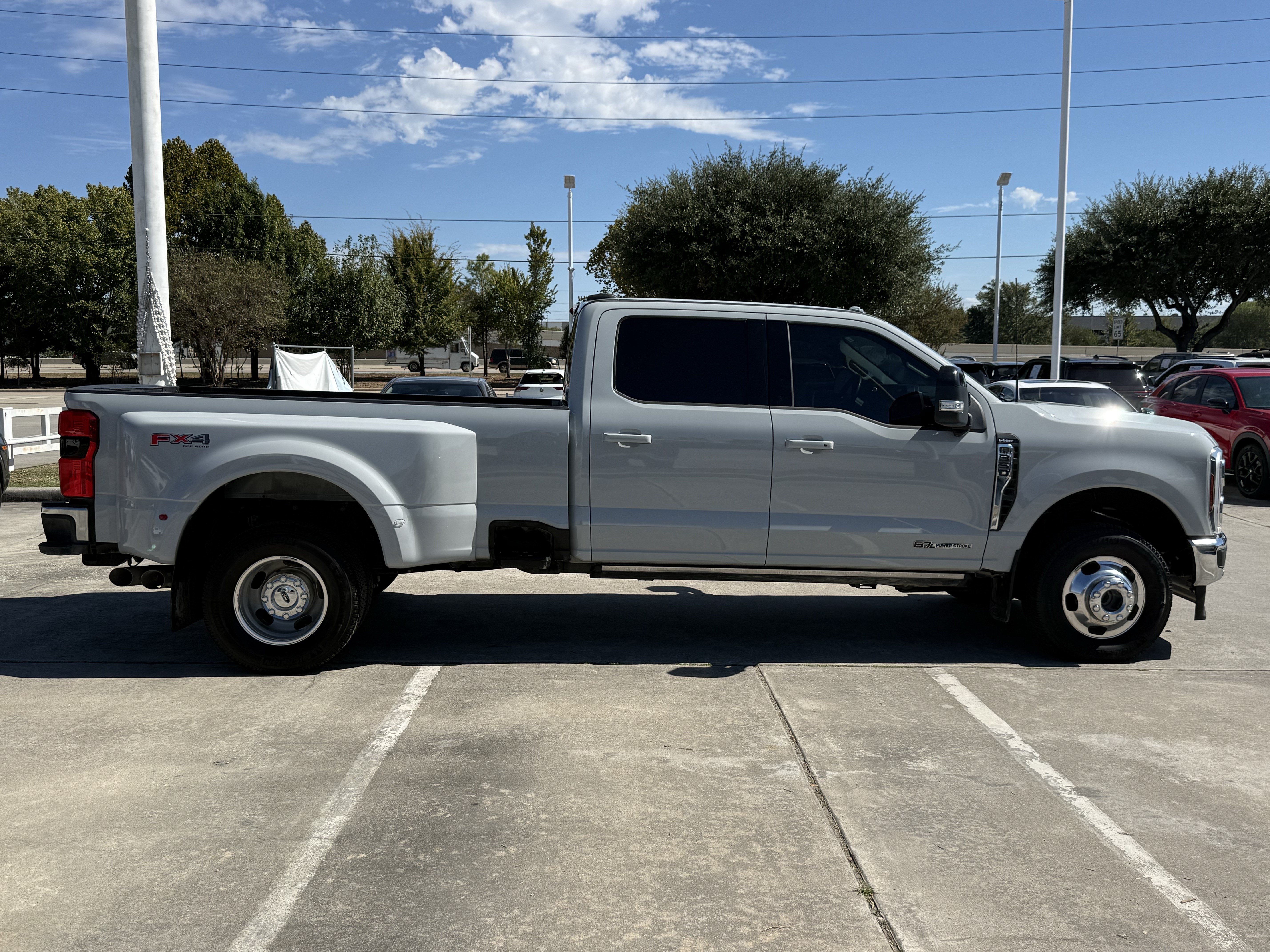 Used 2025 Ford F350 Lariat w/ Lariat Ultimate Package AWD/4WD image 3