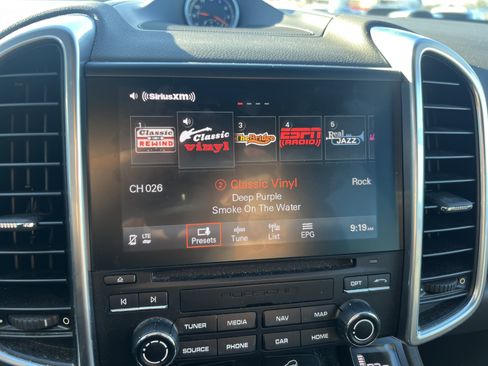 Used 2018 Porsche Cayenne Platinum Edition image 23