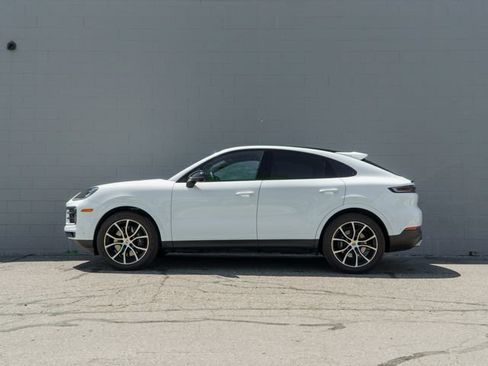 Certified 2026 Porsche Cayenne Coupe AWD/4WD image 2