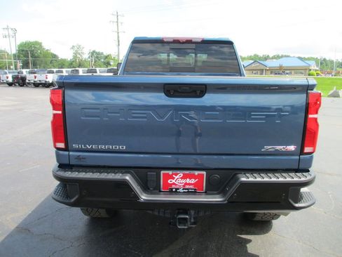 Used 2024 Chevrolet Silverado 2500 ZR2 w/ Technology Package AWD/4WD image 6