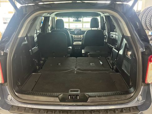 Used 2021 Ford Explorer XLT w/ Equipment Group 202A image 12
