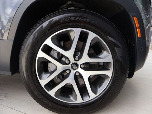 Used 2025 Land Rover Defender 110 S image 32