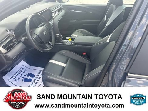 Used 2025 Toyota Camry SE FWD image 13