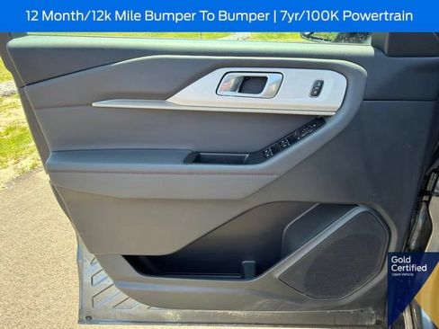 Used 2025 Ford Explorer Active RWD image 26