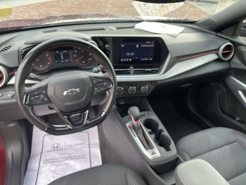 Used 2024 Chevrolet Trax RS FWD image 16