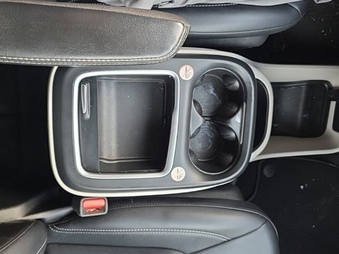 Used 2024 Chrysler Pacifica Touring-L image 26