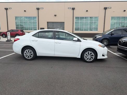 Used 2019 Toyota Corolla LE FWD image 2