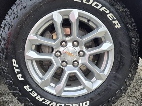 Used 2023 Chevrolet Silverado 1500 LT AWD/4WD image 12