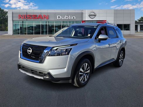Used 2025 Nissan Pathfinder SL image 1