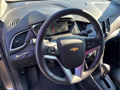 Used 2021 Chevrolet Trax LT w/ Driver Confidence Package image 10
