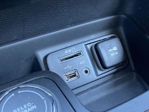 Used 2017 Jeep Cherokee Latitude w/ Cold Weather Group image 21