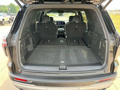 Used 2025 Chevrolet Traverse LT image 24