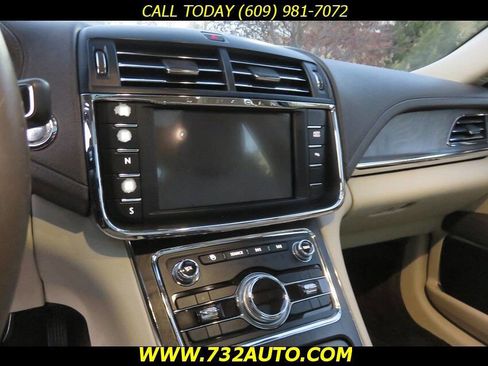 Used 2018 Lincoln Continental Select w/ Continental Climate Package image 11