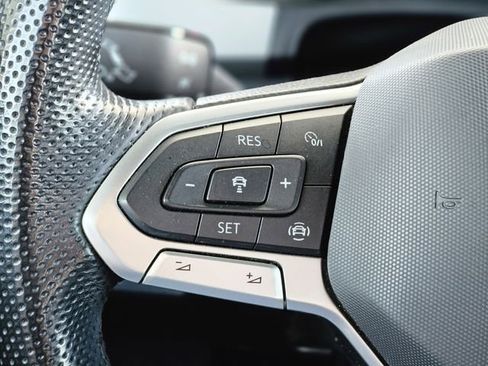 Used 2021 Volkswagen Atlas Cross Sport SE w/ Panoramic Sunroof Package FWD image 17
