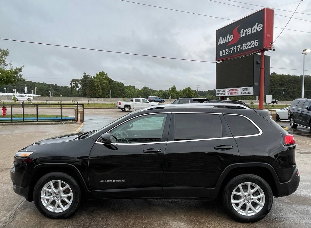 Used 2017 Jeep Cherokee Latitude AWD/4WD image 5