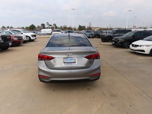 Used 2022 Hyundai Accent SE image 10