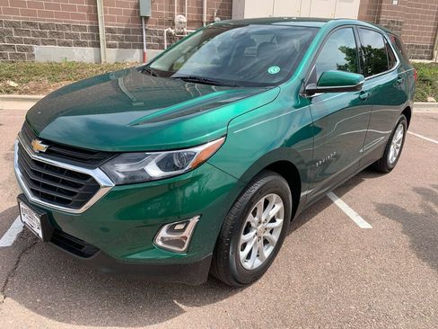 Used 2019 Chevrolet Equinox LT w/ Driver Convenience Package FWD image 3