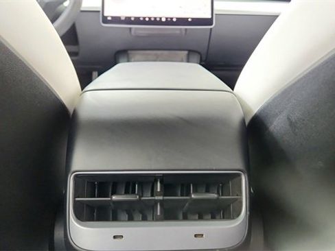 Used 2024 Tesla Model Y Long Range image 57
