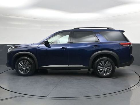 Used 2025 Nissan Pathfinder SV FWD image 3