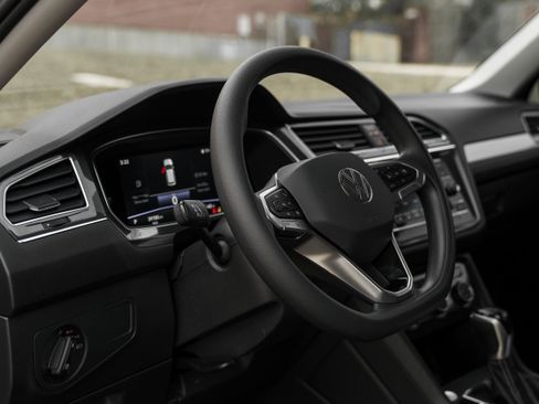 Used 2022 Volkswagen Tiguan S image 9