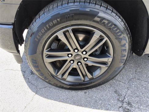Used 2021 Ford F150 Lariat w/ Equipment Group 502A High AWD/4WD image 9