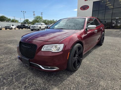Used 2019 Chrysler 300 Limited AWD/4WD image 3