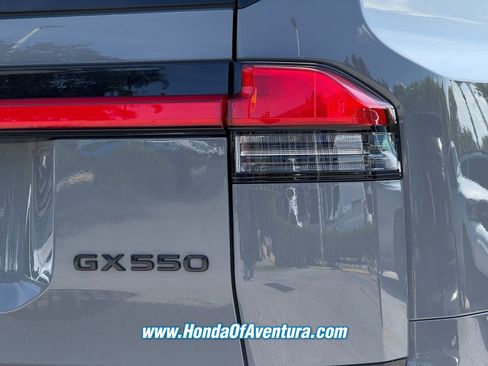 Used 2024 Lexus GX 550 AWD/4WD image 8