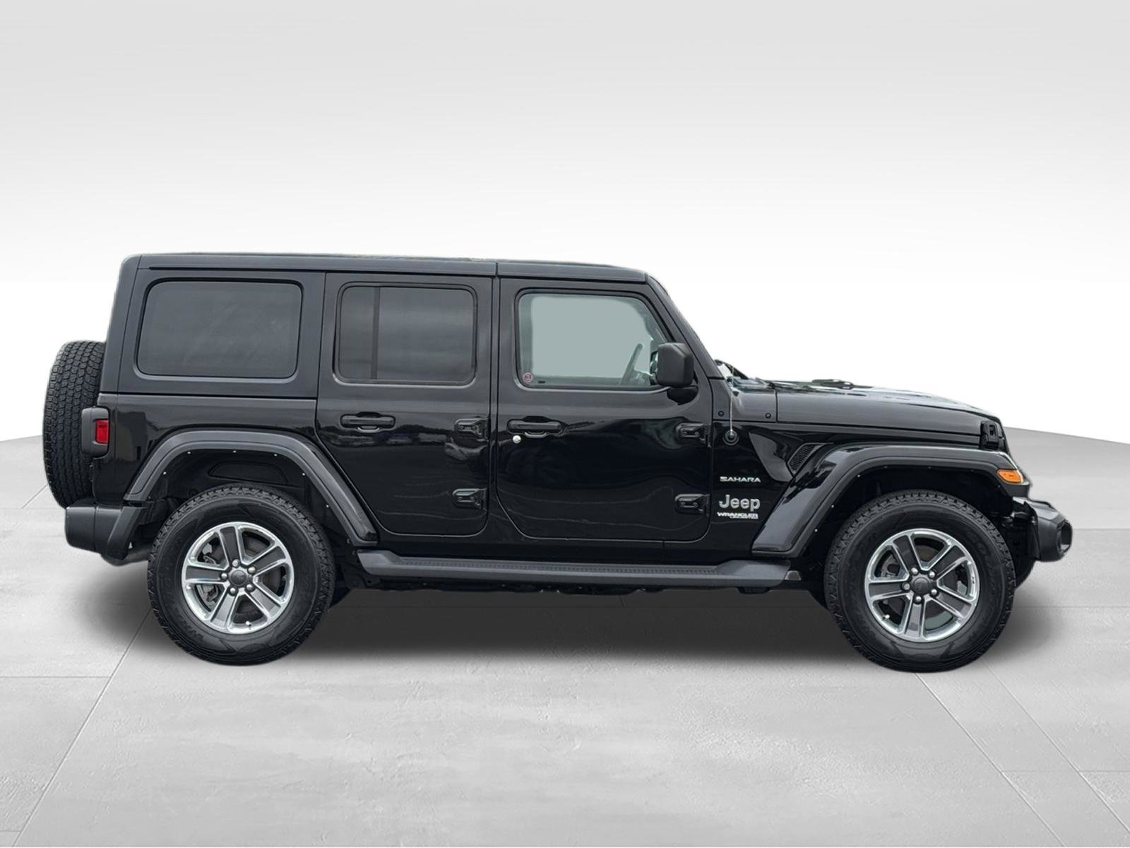 Used 2021 Jeep Wrangler Unlimited Sahara w/ Uconnect 4C Nav & Sound Group AWD/4WD image 3