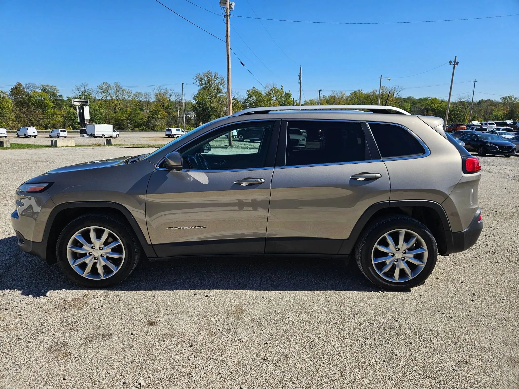 Used 2018 Jeep Cherokee Limited FWD image 1
