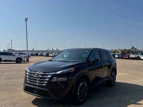 Certified 2025 Nissan Rogue SV FWD image 8