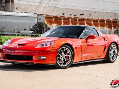 Used 2011 Chevrolet Corvette Z06 w/ Z06 Carbon Fiber Package RWD image 36