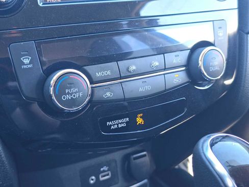 Used 2018 Nissan Rogue SV AWD/4WD image 27