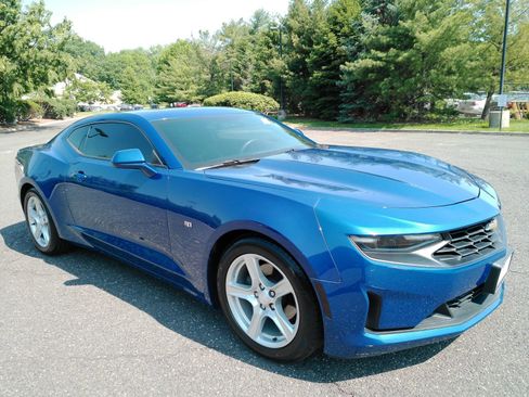 Certified 2020 Chevrolet Camaro LT RWD image 2