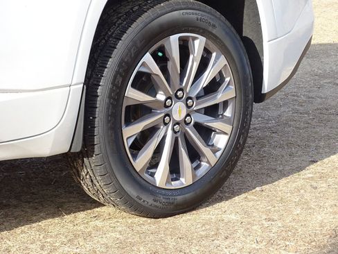 Used 2023 Chevrolet Traverse Premier image 35