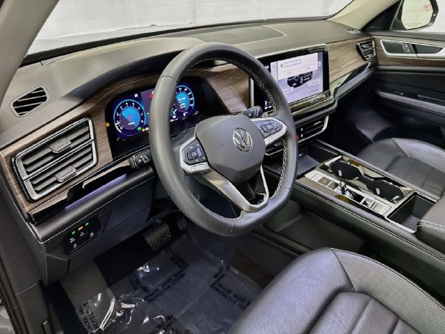 Used 2024 Volkswagen Atlas SEL AWD/4WD image 9