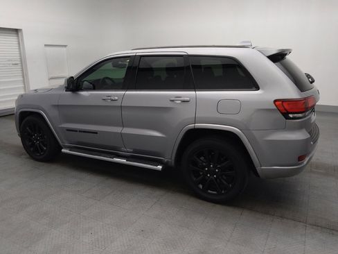 Used 2019 Jeep Grand Cherokee Altitude image 3