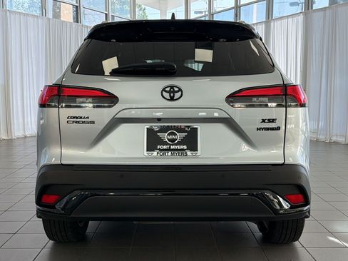 Used 2024 Toyota Corolla Cross AWD Hybrid w/ Convenience Package image 10