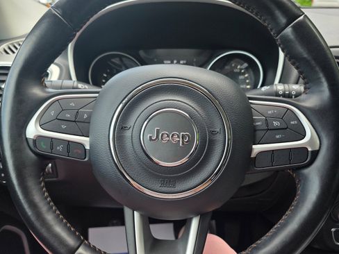 Used 2019 Jeep Compass Latitude w/ Cold Weather Group AWD/4WD image 9