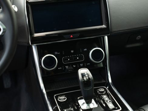 Used 2020 Jaguar XE S image 22