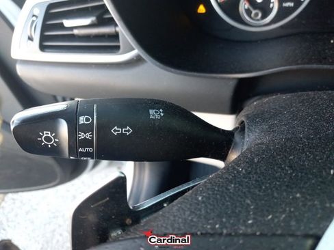 Used 2022 Genesis G70 2.0T image 25