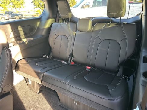 New 2026 Chrysler Pacifica Select image 46